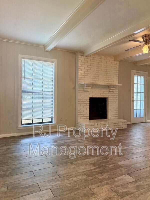 Building Photo - 3086 Estes St