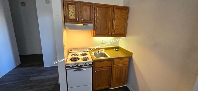 Building Photo - 518 W Cunningham St