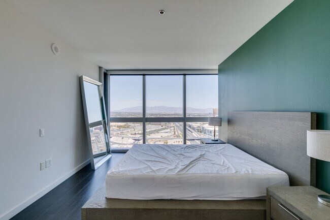 Building Photo - 4471 Dean Martin Dr