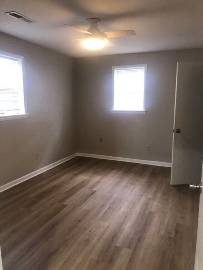 Building Photo - 3-bedroom 1 bath brick home $1395