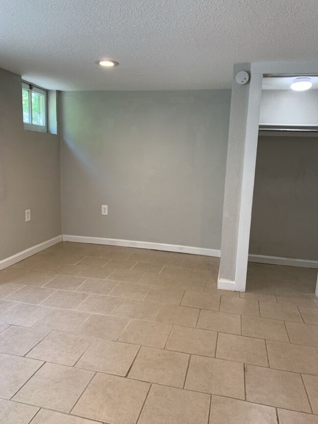 Building Photo - STUDENTS WELCOME! Adorable Single-Family Home in Historic Old Town