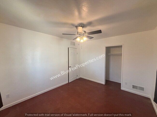 Building Photo - 2627 N Euclid Ave