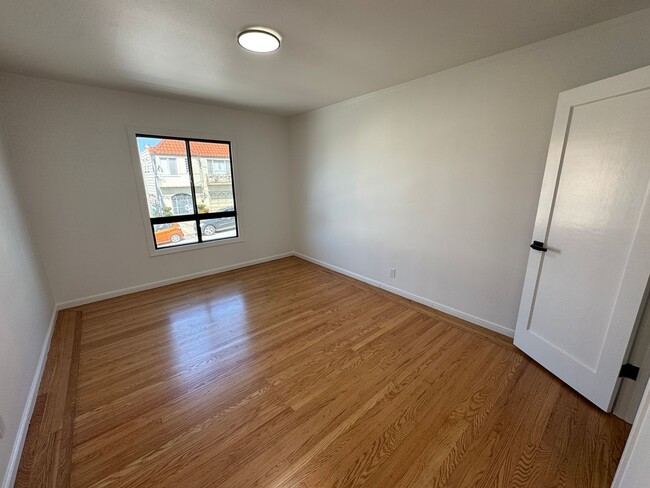 Building Photo - Remodeled 2BR/1BA Single Family Home in Su...