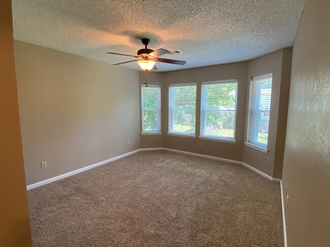 Building Photo - 1619 S Fir Pl