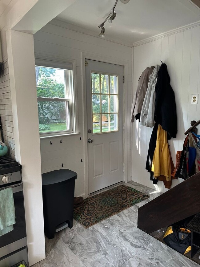 Building Photo - Single Family Home! 2 Bed 2 Bath $2250