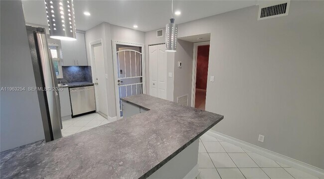 Building Photo - 1785 N Andrews Square