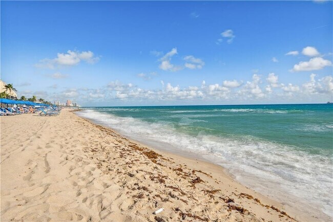 Building Photo - 336 N Birch Rd