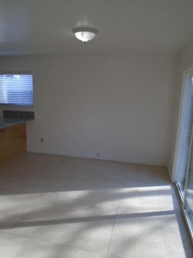 Building Photo - NICE SINGLE STORY HOME IN EAST ROSVILLE!