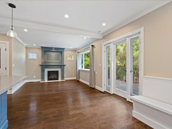 Building Photo - 910 Villa Chanticleer Rd