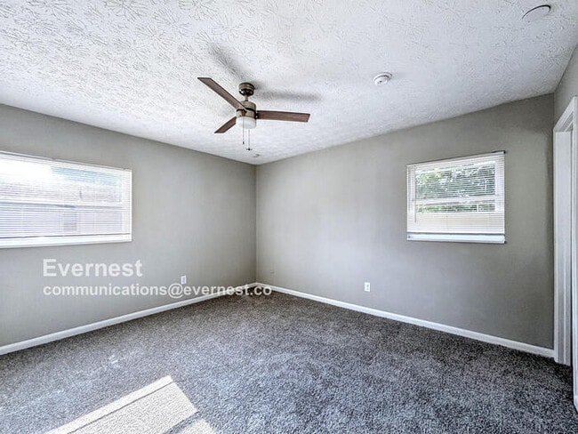 Building Photo - 1327 Chablis Ct N