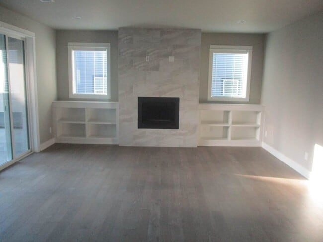 Building Photo - 4 Bedroom 2.5 Bathroom Harbor Hills Home
