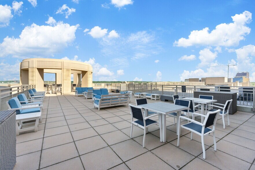 Building Photo - 3650 S Glebe Rd