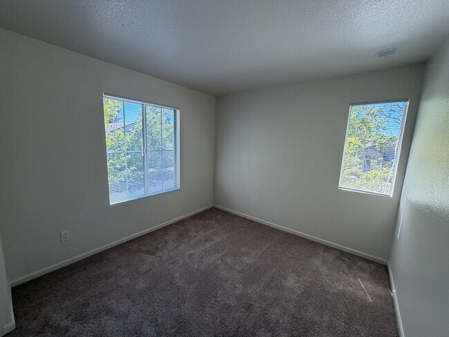 Building Photo - Large Corner Lot