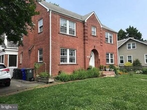 Building Photo - 904 N Ivy St