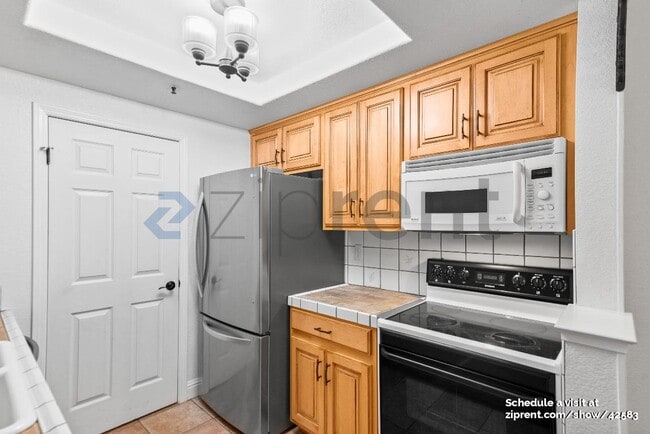Building Photo - 714 Waterford Pl