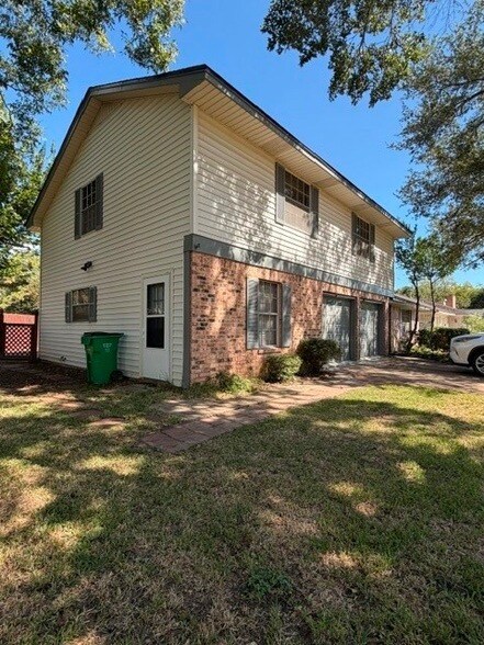 Building Photo - 1507 Sierra Dr