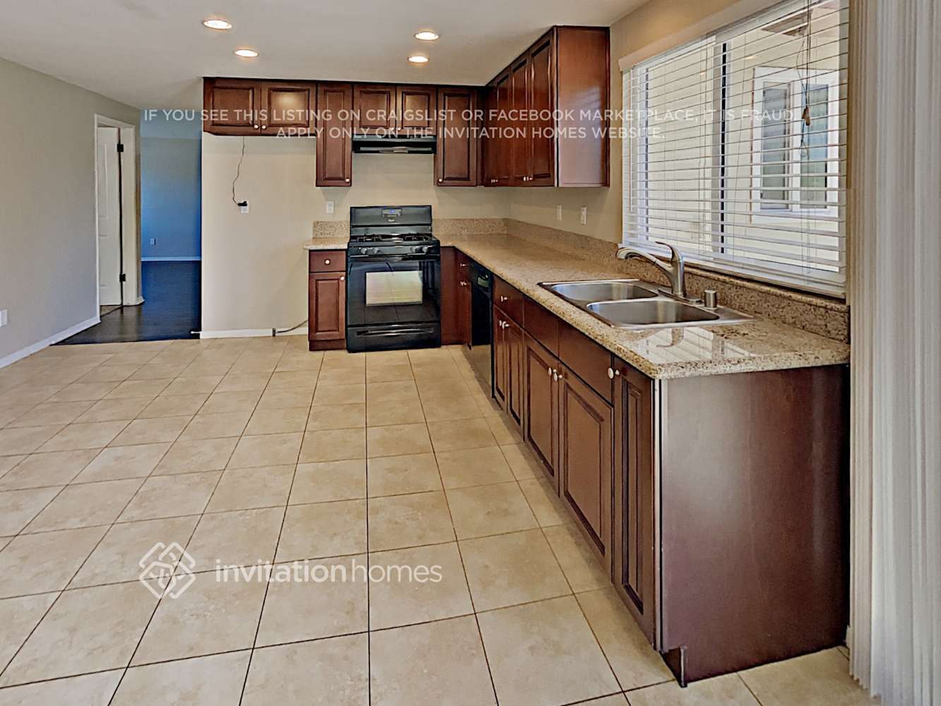 Building Photo - 27858 Crosspath Ave