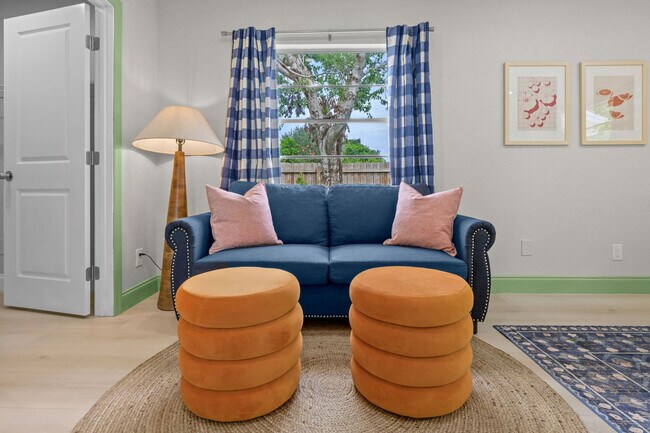 Building Photo - 7957 CottonWoode Dr