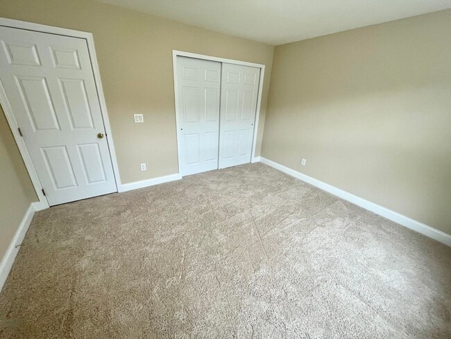 Building Photo - 9519 Dellbrook Ct