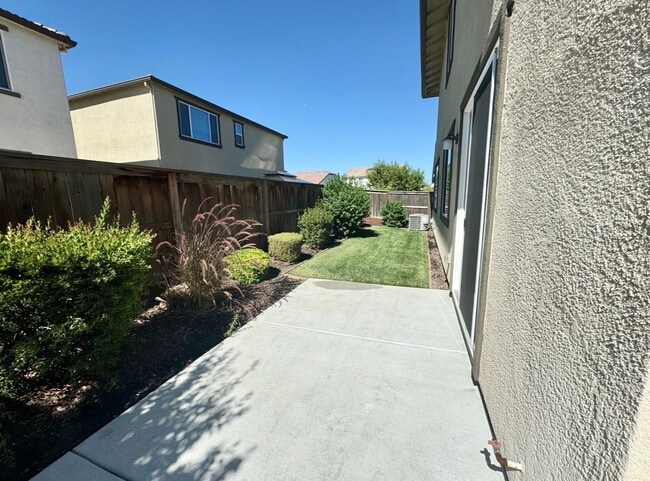 Building Photo - Beautiful home in Springlake!!