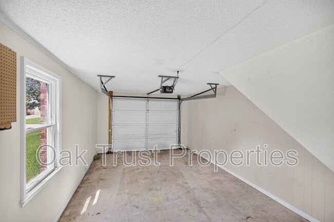 Building Photo - 220 Cornell Dr