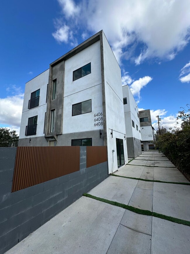Building Photo - 6406 Riverton Ave