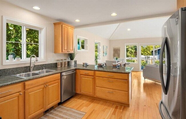 Building Photo - Impeccably Maintained and Wonderfully Updated Kenmore Home with 3 Bed and 2.5 Bath