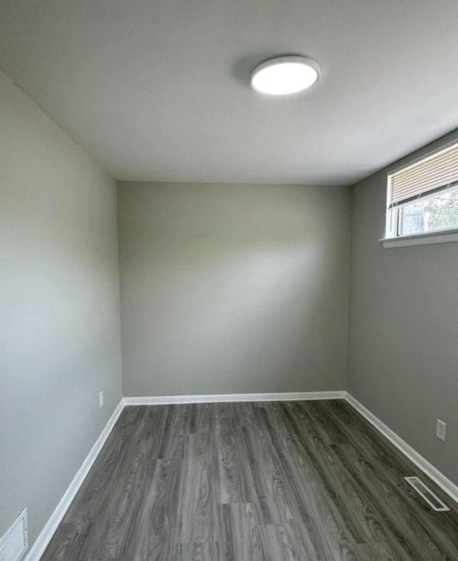 Building Photo - 883 Wedgewood Dr