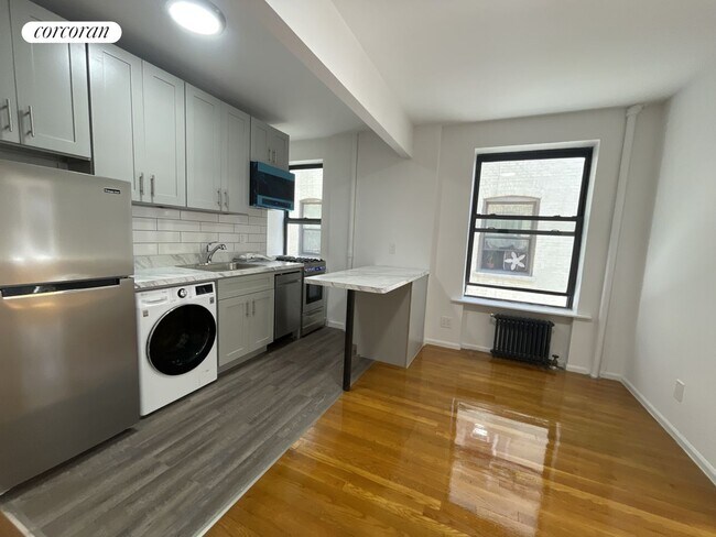 Building Photo - 542 E 82nd St