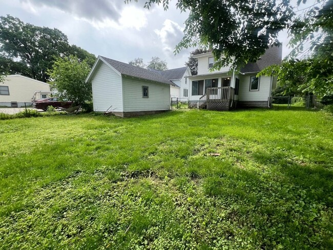Building Photo - 3 Bedroom, 1 Bathroom Single-Family Home!