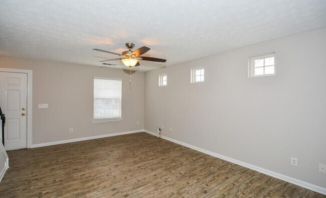 Building Photo - 612 Spanish Oak Dr