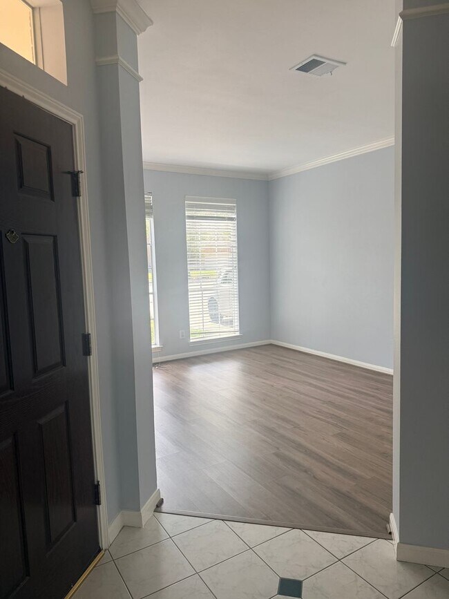 Building Photo - 4 Bedroom, 3 Car Garage Single Family Home in League City
