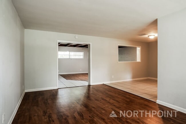Building Photo - 3 BR/2BA | Newly Renovated Single Family Home |  Front and back yard| Double-long driveways!