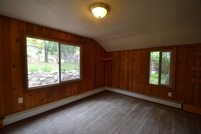 Building Photo - Cheyenne Canyon Ranch Style Home!
