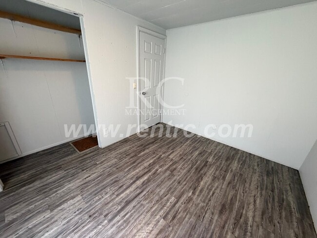 Building Photo - 104 Center-