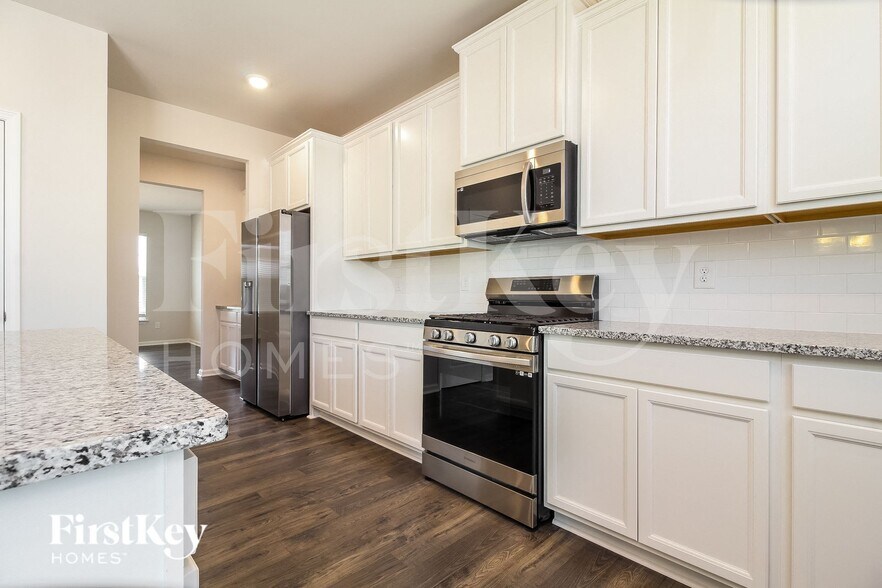 Building Photo - 804 Birchcrest Wy