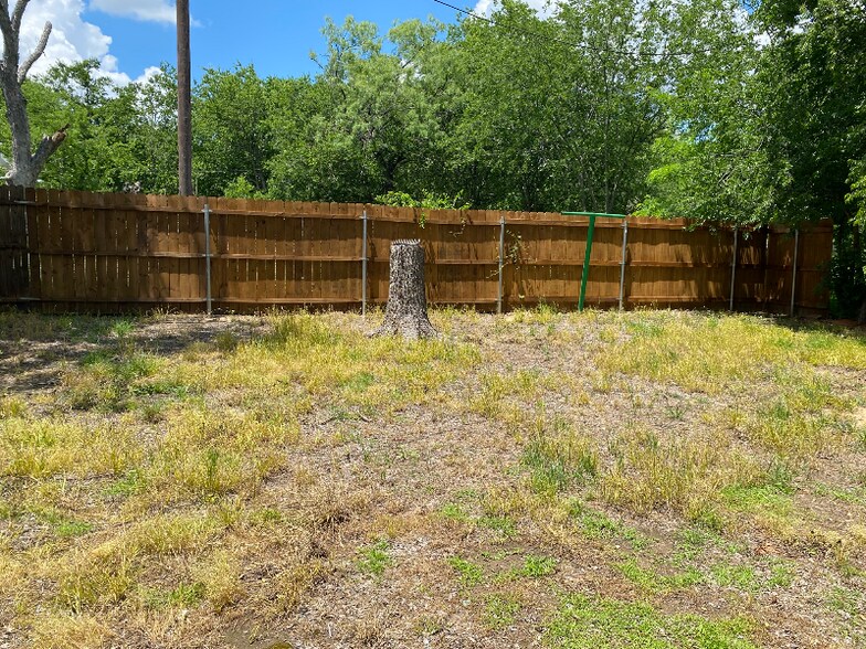 Building Photo - 1006 SW 5th Ave