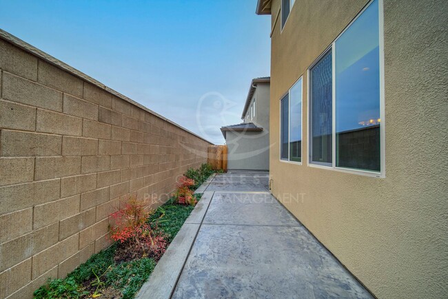 Building Photo - Gorgeous 4 bd 3ba home in Rocklin