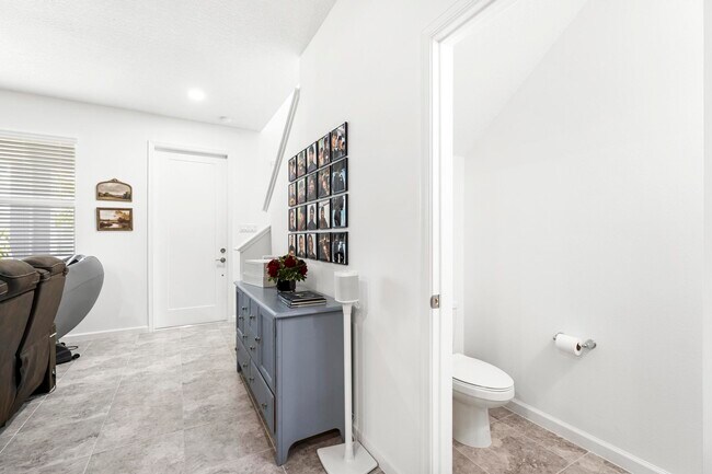 Building Photo - 16417 Mirabell Mnr Ln