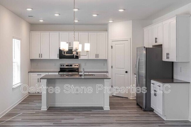 Building Photo - 3362 Skyland Dr