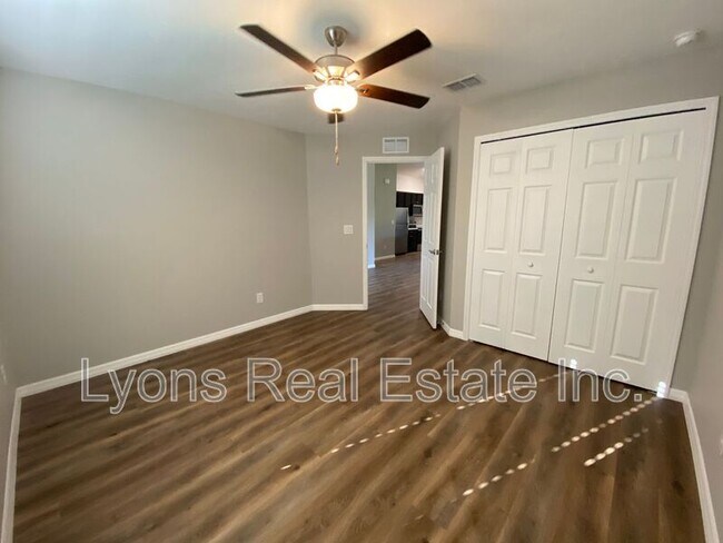 Building Photo - 2343 Briarwood St