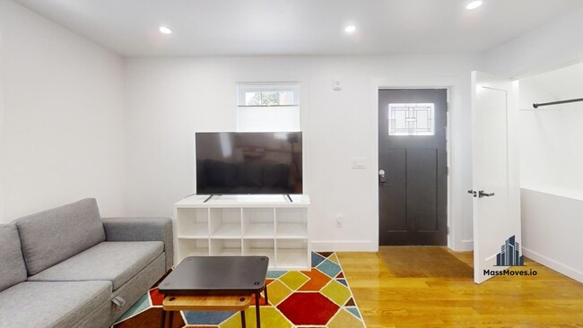 Building Photo - 36 Shepard St