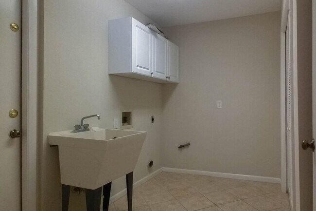 Building Photo - **4431 NW 53rd Street (Huntington)