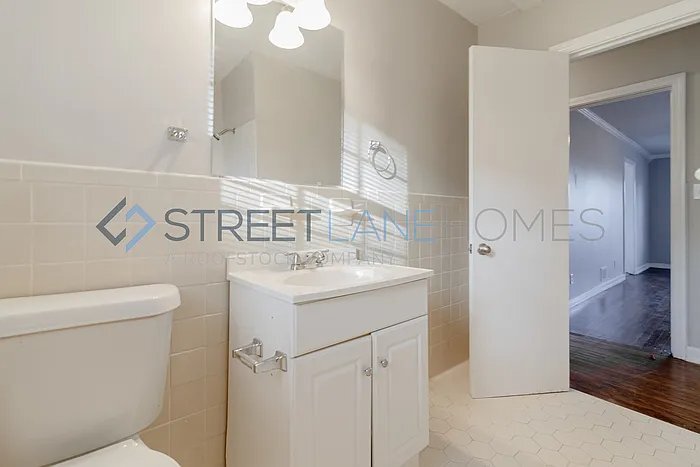 Building Photo - 1636 5th Ave W