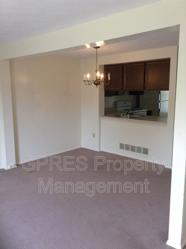 Building Photo - 317 Garden Hill Dr