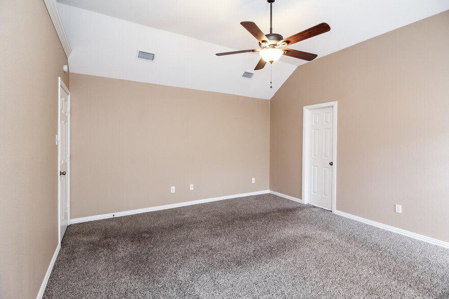 Building Photo - 752 Bryan Dr