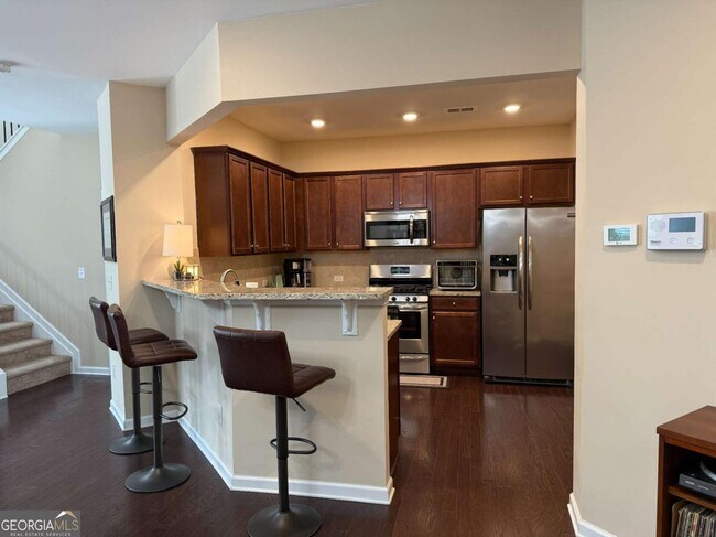 Building Photo - 1055 Hampton Oaks Dr