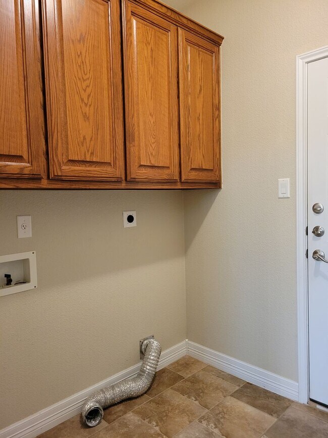Building Photo - 2501 Leatherwood Dr