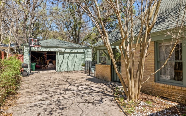 Building Photo - Gorgeous Tarrytown Home for Rent
