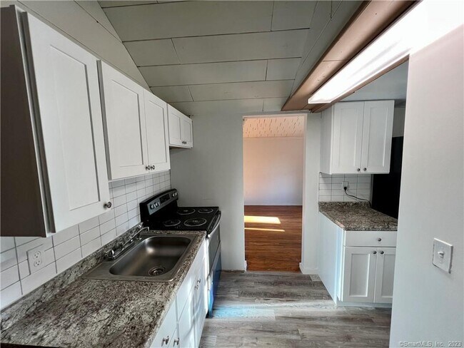 Building Photo - 39 Waterbury Rd